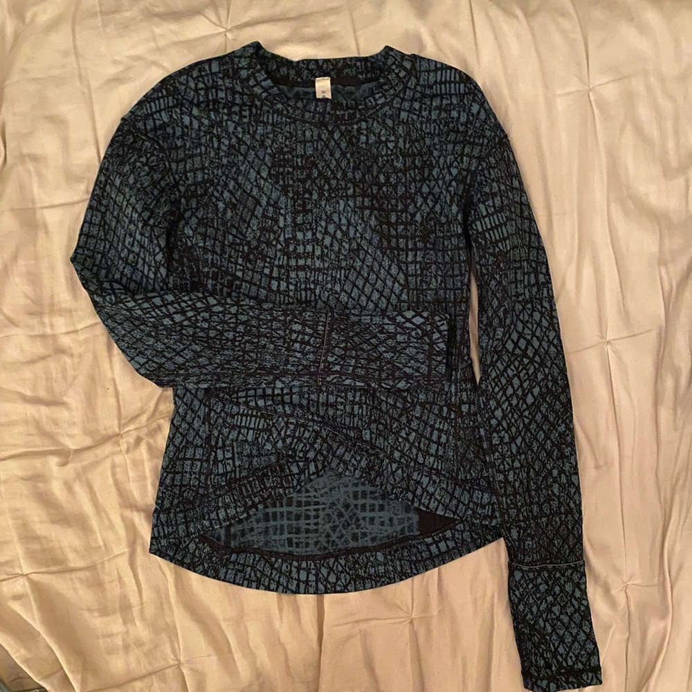Brand new, barely worn Lululemon long sleeve